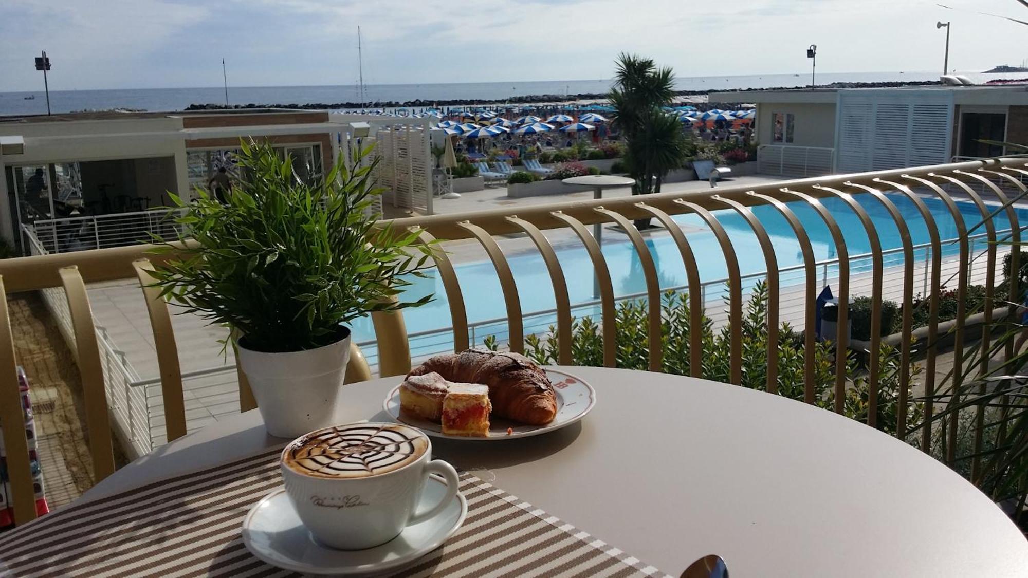 Hotel Beaurivage Cattolica Exterior photo